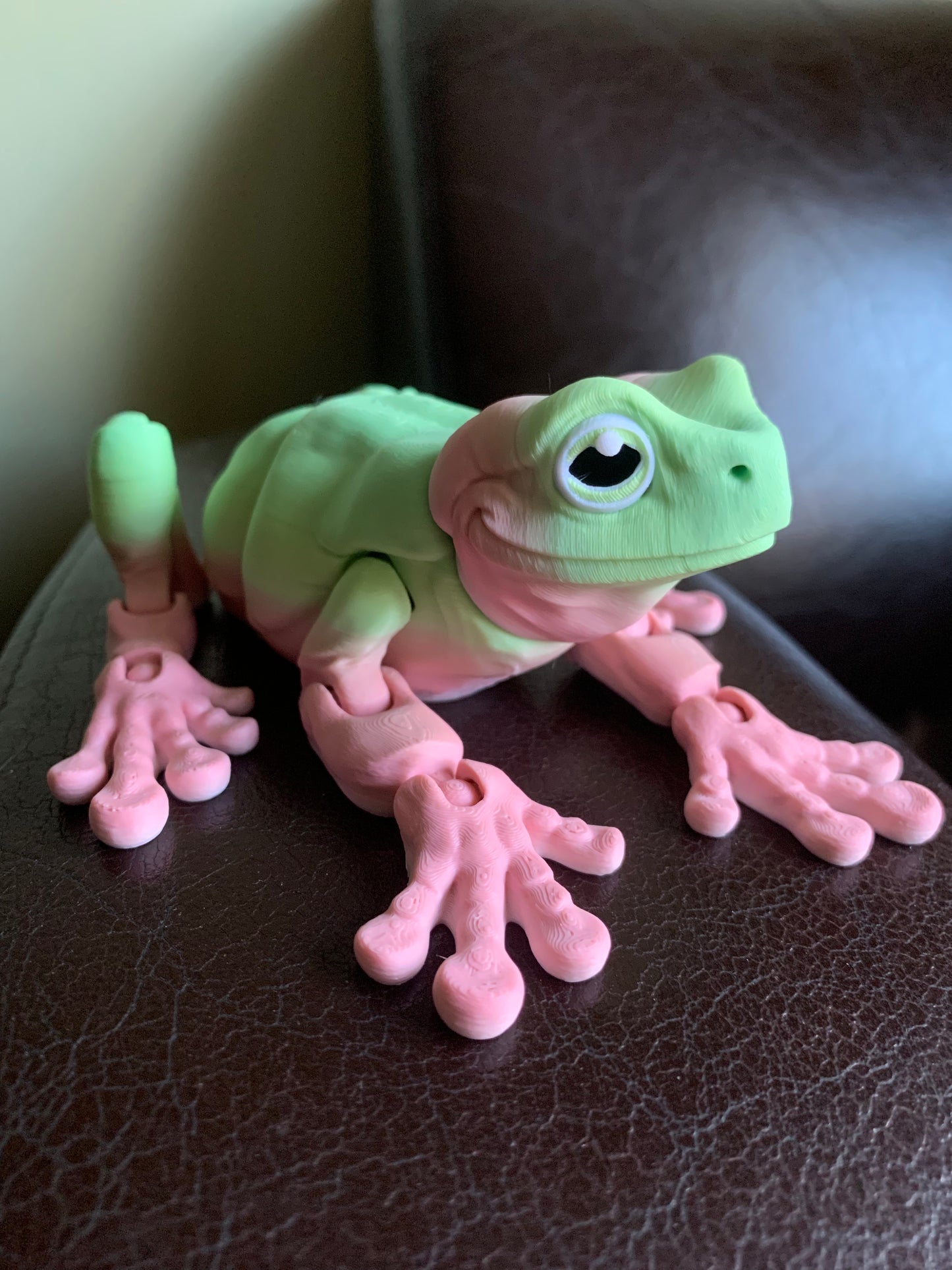 Magnetic White's Tree Frog Flexi Model