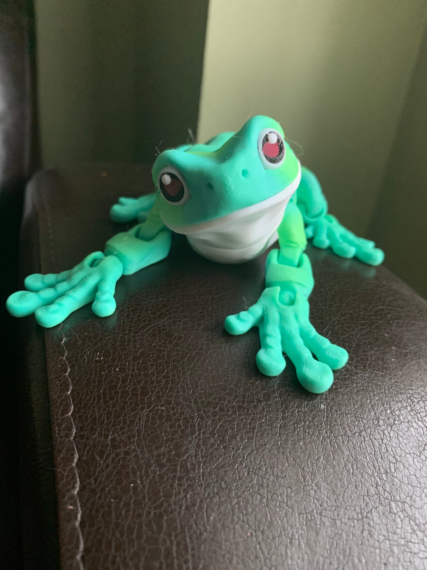 Magnetic White's Tree Frog Flexi Model