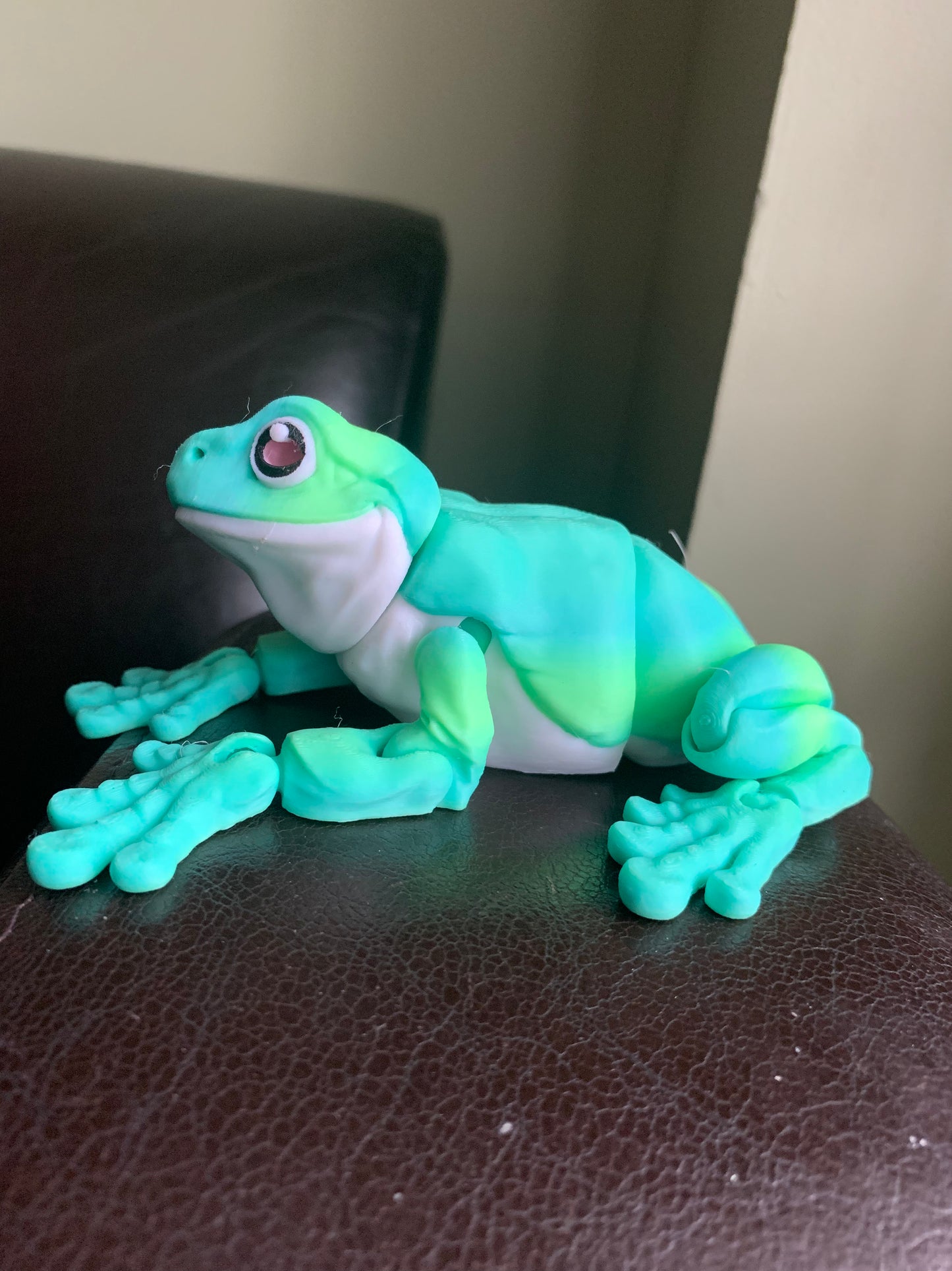 Magnetic White's Tree Frog Flexi Model