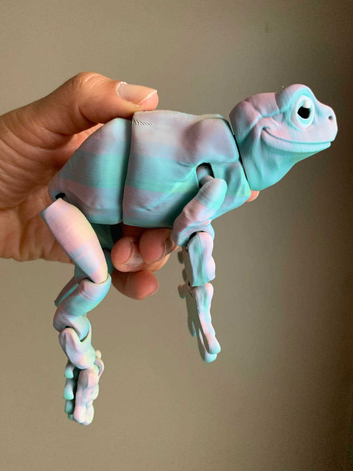 Magnetic White's Tree Frog Flexi Model